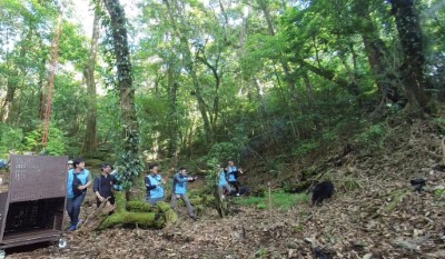 在野放時持野生動物驅離槍，以不造成傷害方式進行負面制約